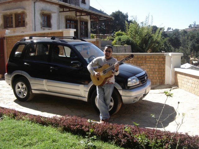 Mirevy gitara Antanananarivo 11 juillet 2008.JPG,  bytes